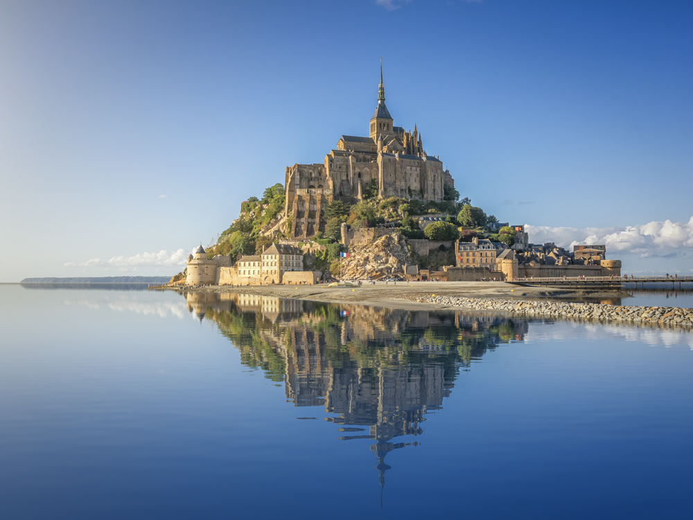 Le-Mont-Saint-Michel is so amazing and breathtaking. : r/travel