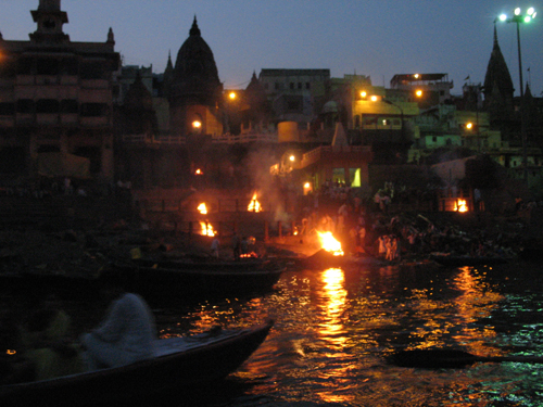 532-Varanasi_at_night.jpg